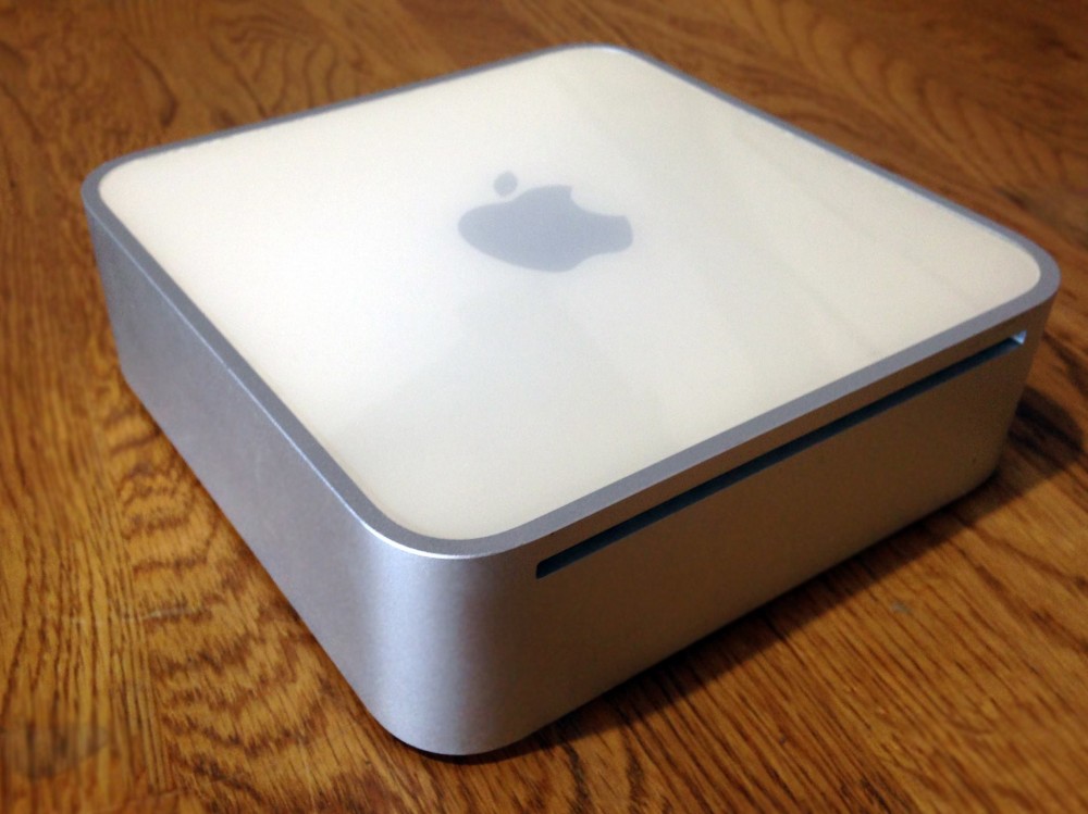 Апле мини. Mac Mini 2008. Mac Mini 2005. Apple Mac Mini 2005. Apple Mac Mini 2008.