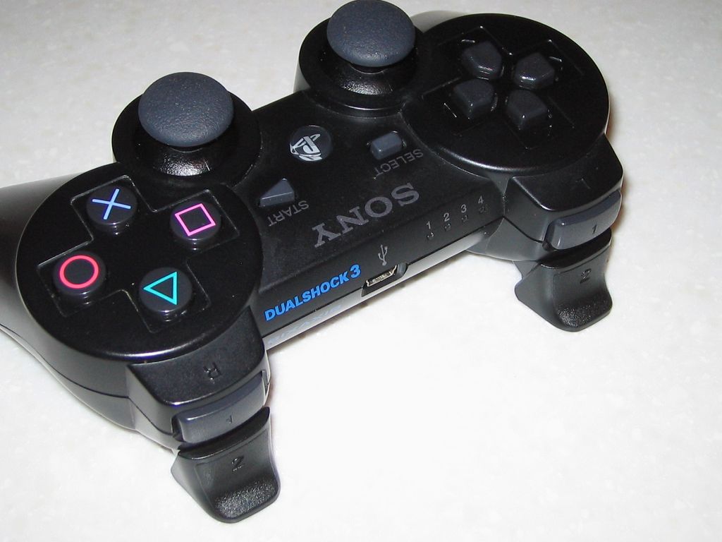 Dualshock 3 driver. R1 r2 Dualshock. Dualshock 4 триггеры. Dualshock 3. Dualshock 3 корпус.