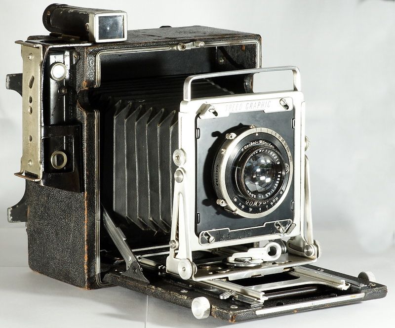 Старый фотоаппарат. Камера Graflex 1930-х. Фотоаппарат Graflex super graphic. Старинный фотоаппарат Графлекс. Затвор Graflex.