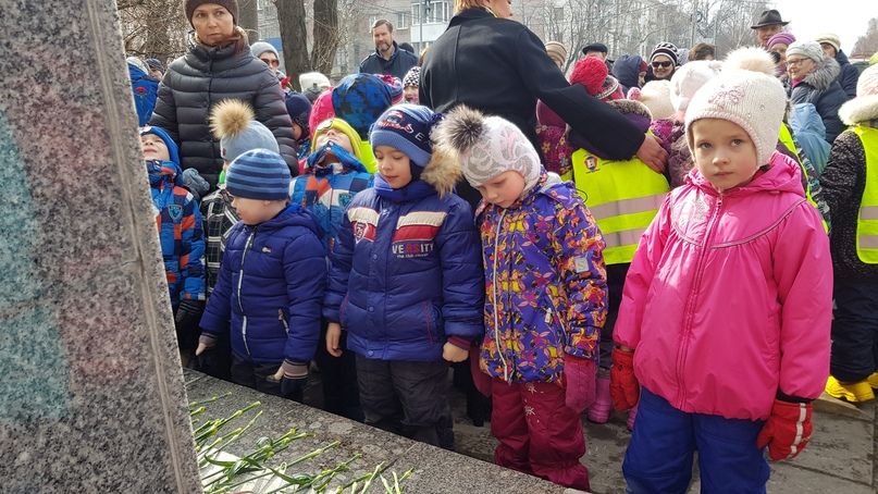 Фотографии напоминали о пребывании в детском саду