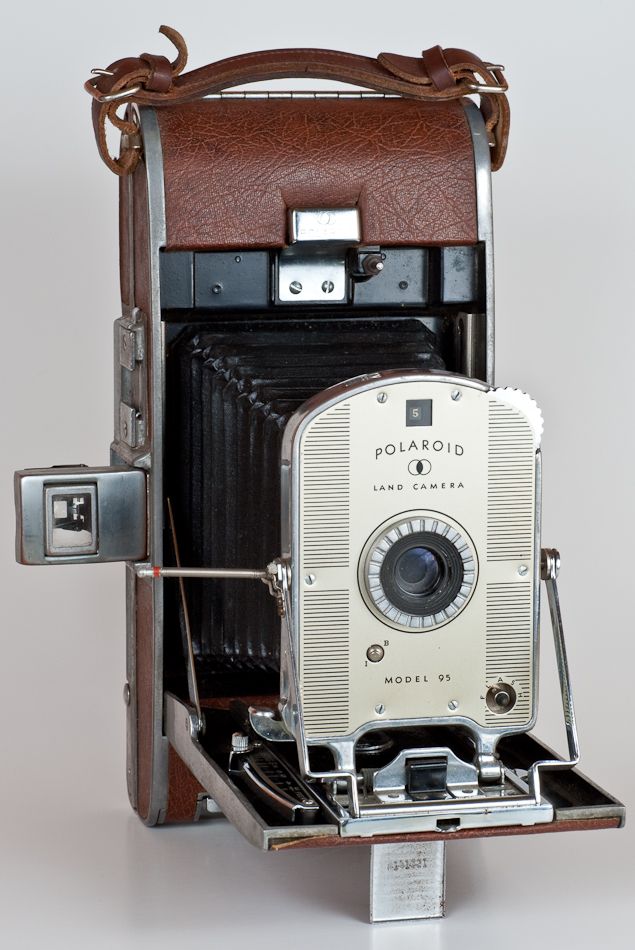 Первый фотоаппарат в мире. Polaroid Land model 95. Фотоаппарат полароид 1948. Фотоаппарат Polaroid 95 года. Полароид 1947 года.