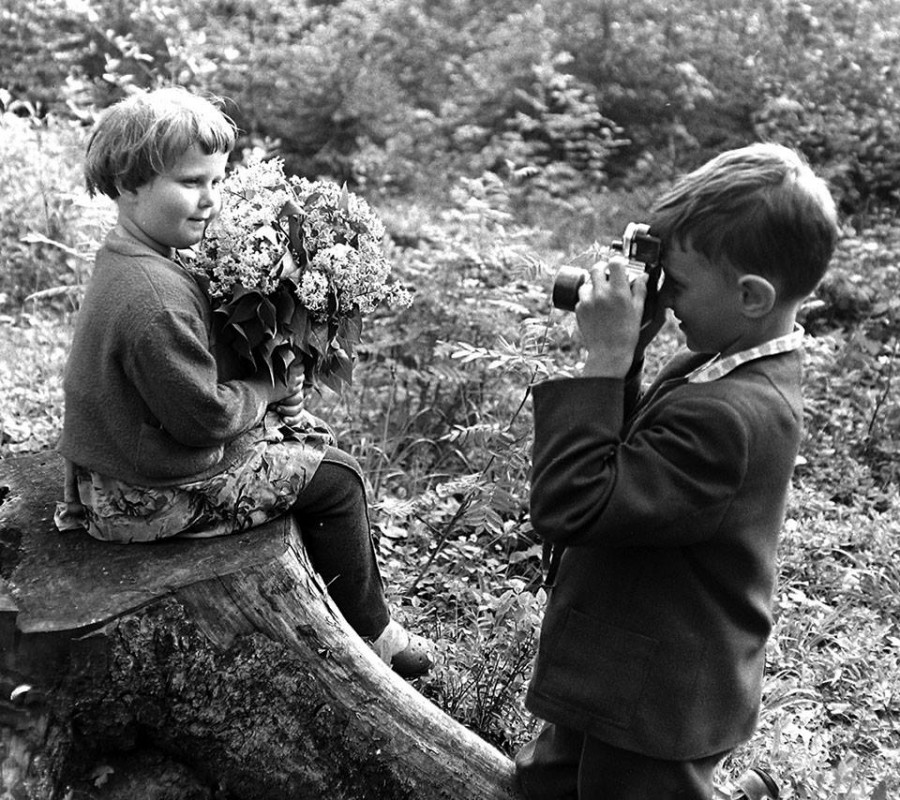 Фотолюбитель. Советский фотограф. Лучшие советские фотографы. Советские фотохудожники. Ребенок фотограф СССР.