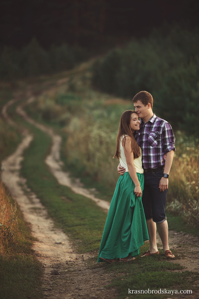 Story idea. Платья на лав стори. Лав стори фотосессия. Фотосессия Love story на природе. Лав стори на природе летом.