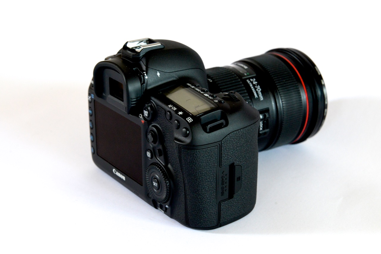 Canon mark 4. Canon 5dm4. Canon EOS 6d Mark II С батарейным блоком. Кофр для Canon EOS 5d Mark III.