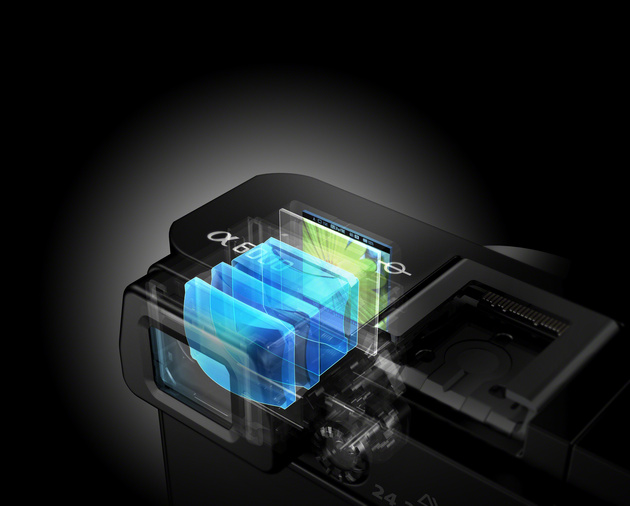 Переходник Sony LA-EA4 обеспечивает работу объективов с байонетом A, не имеющих собственного привода автофокуса. С таким переходником беззеркалка фактически превращается в SLT-камеру