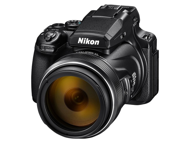 Nikon Coolpix P1000 – камера-«телескоп» с зумом 125х