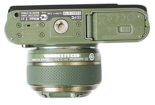 Nikon 1 S1 вид снизу зеленый цвет 