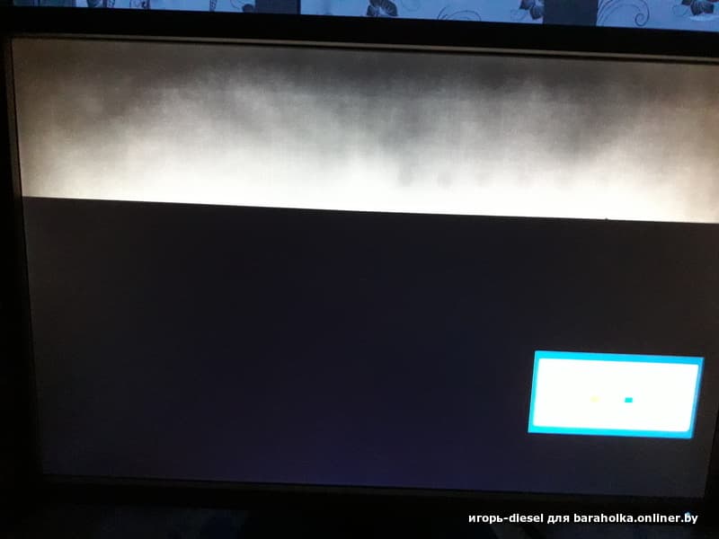 Горизонтальный дисплей. Затемнение верхней части экрана телевизора Samsung. Треть экрана. Дефект слоя матрицы дисплея. Искажение матрицы экрана магнитолы на андроиде.