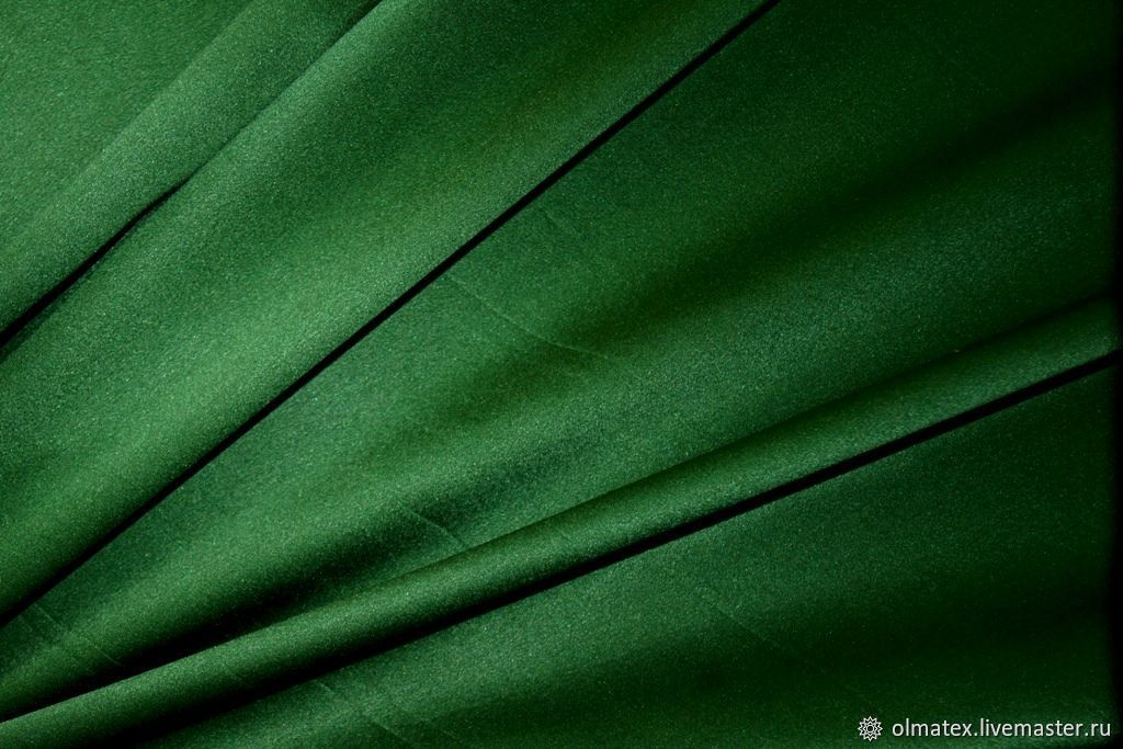 Цвет сукно. Атлас Дюпон. Изумрудный. Ткань Lamb Emerald. Зеленая ткань. Зеленый атлас ткань.