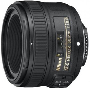 Объектив Nikon 50 mm f/1.8G AF-S Nikkor. Объективно один из самых лучших портретных объективов.