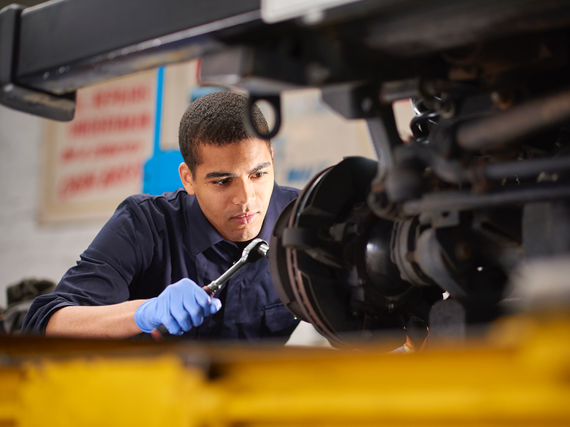 Photo mechanic 6.0. Александр механик. Канал механик механик в наушниках. Mechanic перевод. Brake Safety week Inspector.