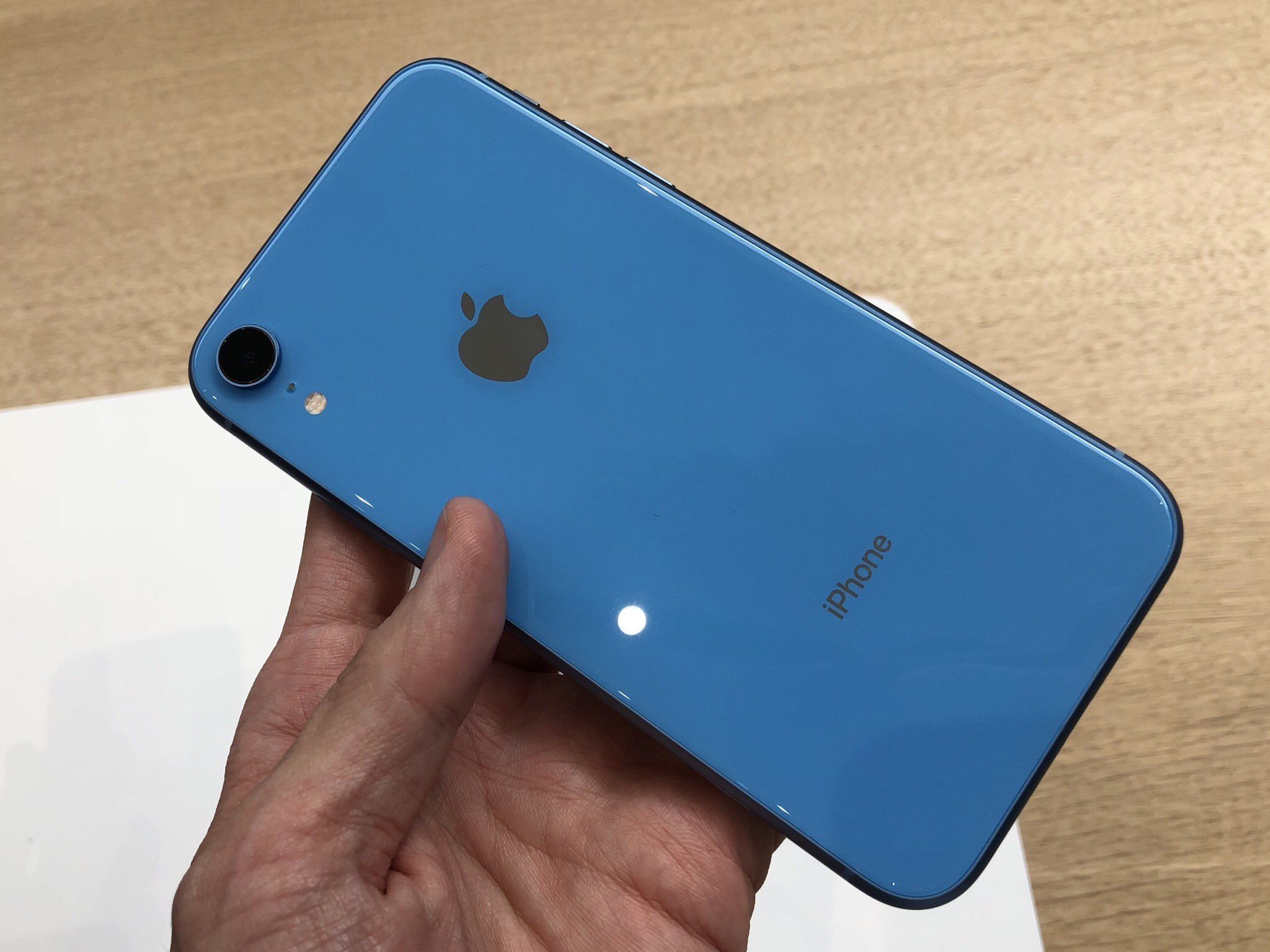 Синий iphone. Iphone XR Blue. Apple iphone XR голубой. Iphone XR синий в живую. Айфон XR голубого цвета в живую.