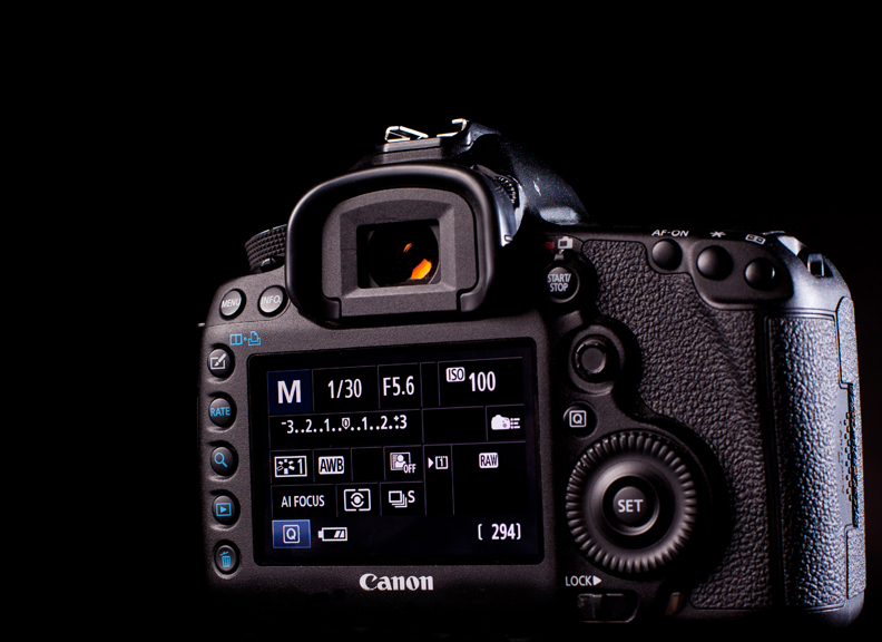 5 d m 4. Canon 5d Mark IV Shtain. Canon EOS 5d Mark 1 экран. Внешний дисплей Canon 5d Mark II. БАД блок на Кэнон 5д Марк 3.