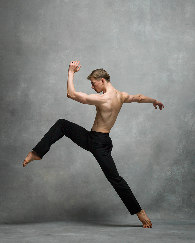 Красивый танец мужчины. Эван Уильямс балетный танцор. Мурик артист балета.