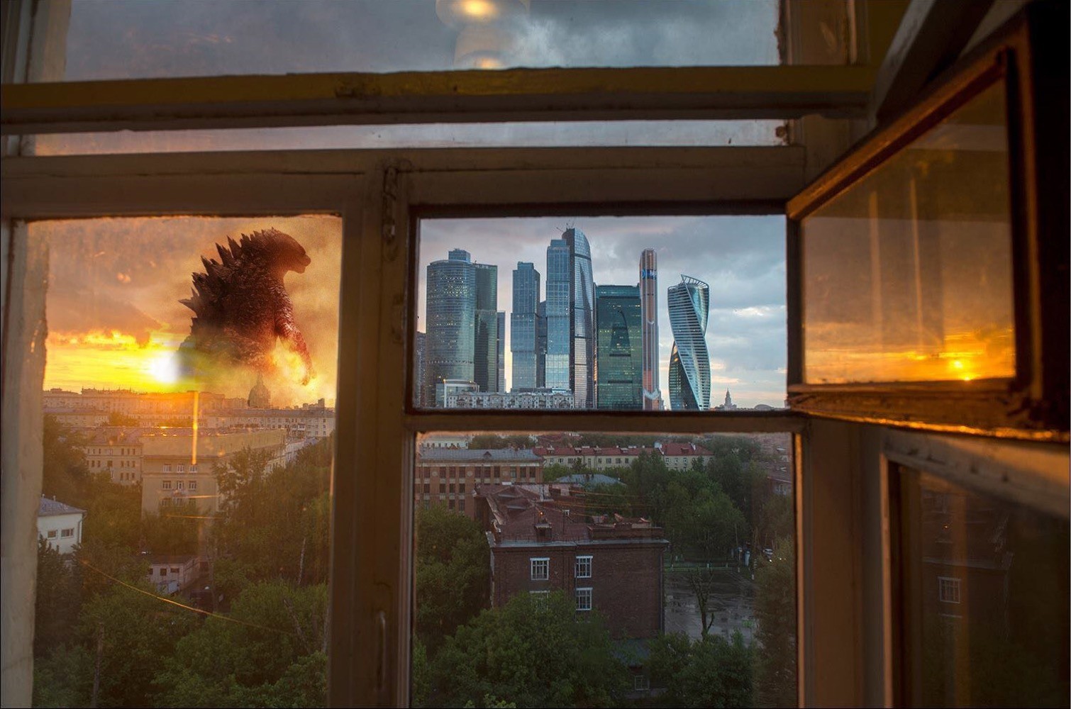 Открыл окно в балкон. Вид с Москоу Сити с окна многоэтажки. Красивый вид с балкона. Виды окон. Окно с видом на город.