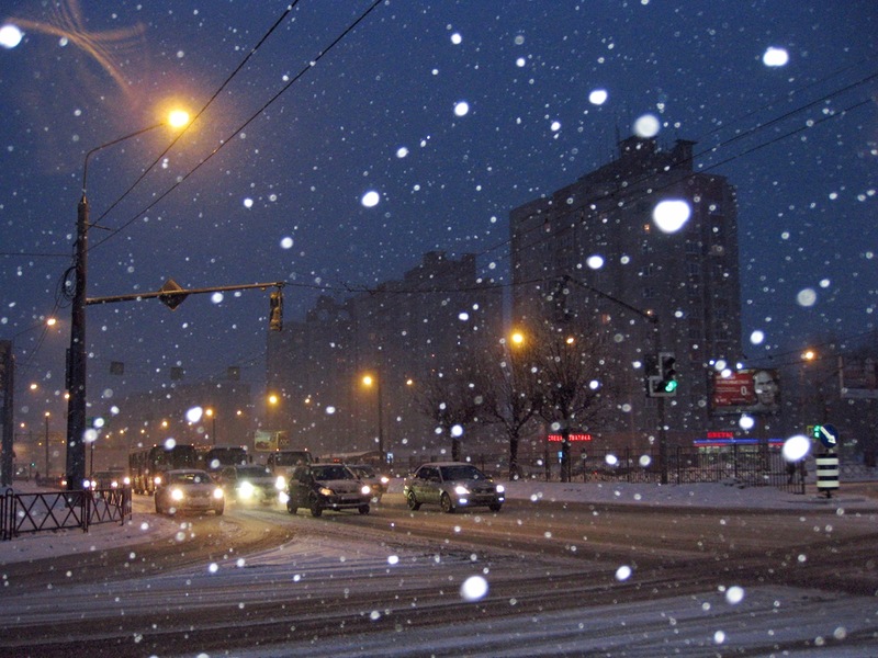 Фото снег идет в городе