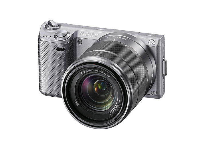 Sony E 3.5-5.6/18-55 OSS. Объектив показан на камере Sony NEX-5N