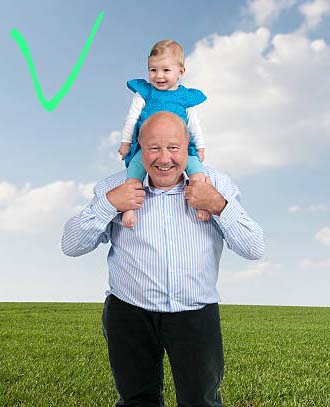 Вертикальный кадр дед и внучка