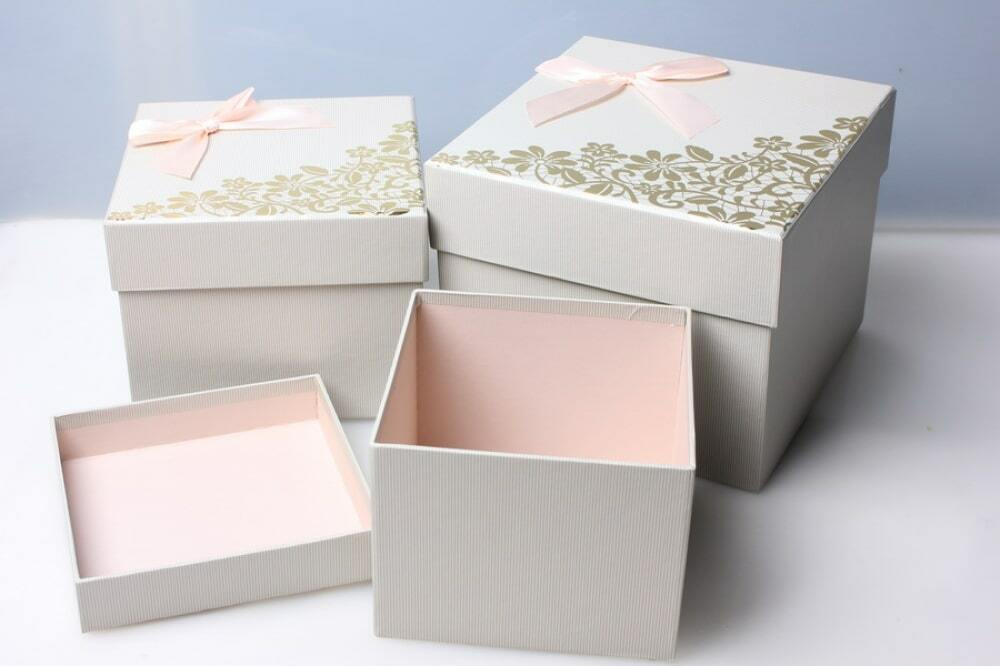 Купить красивые коробку. Коробка для подарка. Картонные подарочные коробки. Подарок белая коробка. Красивые коробки.