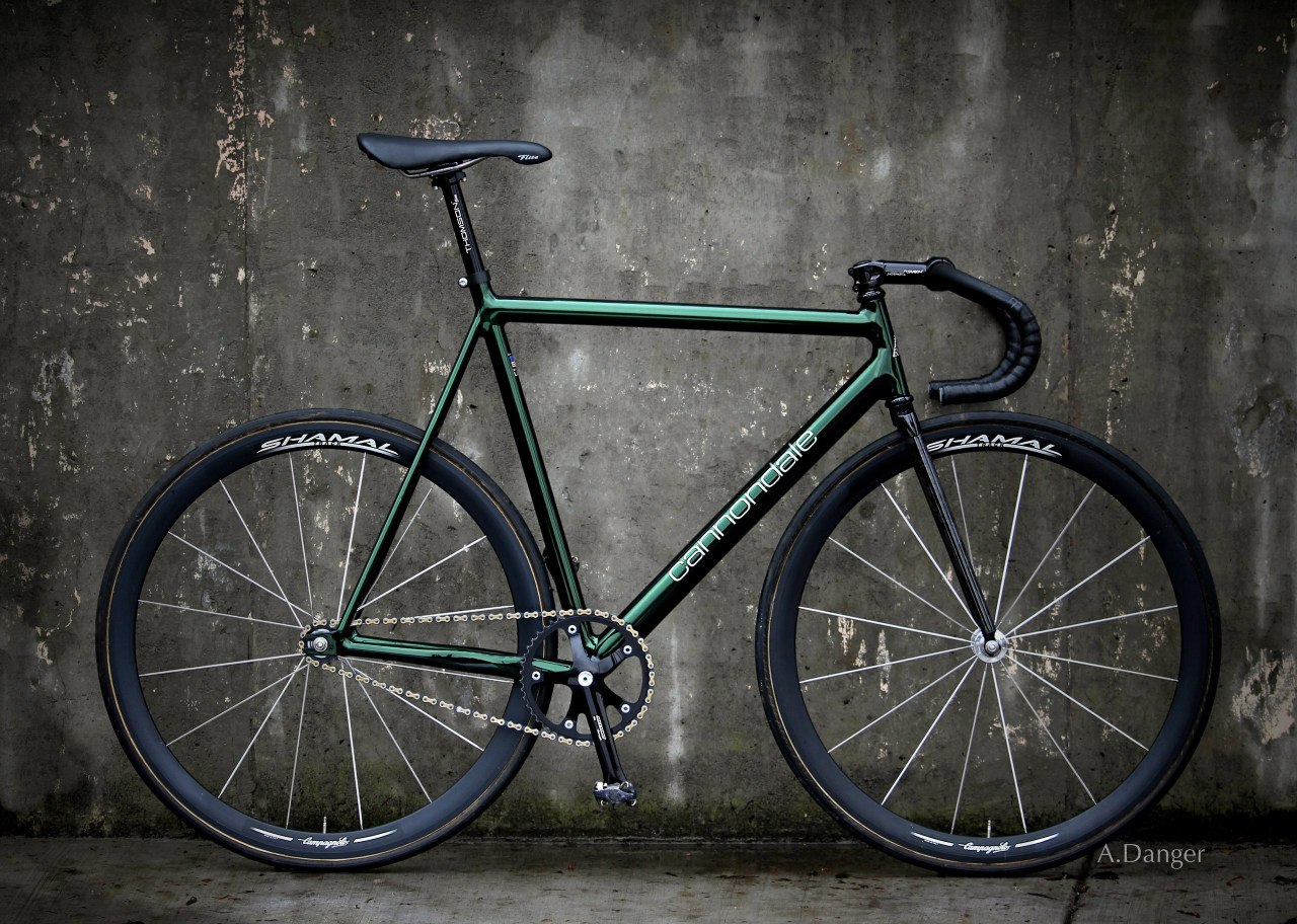 Черный фикс. Фиксед Гир велосипеды. Cannondale fixed Gear. Фикс Гир велосипед. Cannondale фикс.