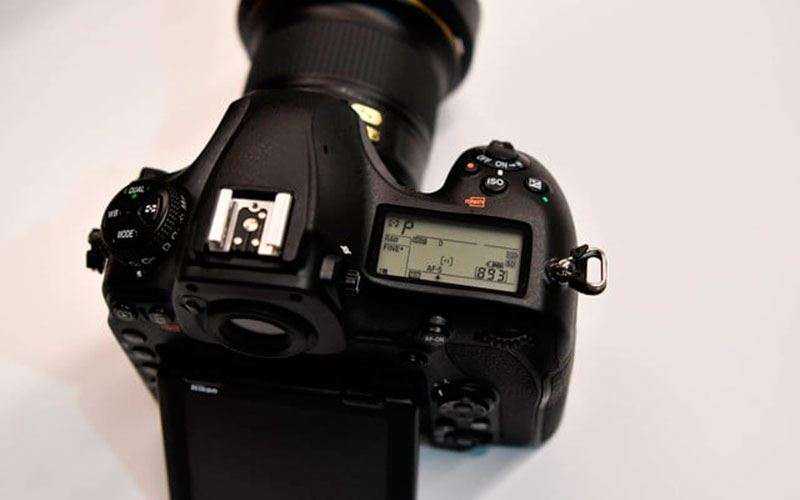 Дизайн Nikon D850