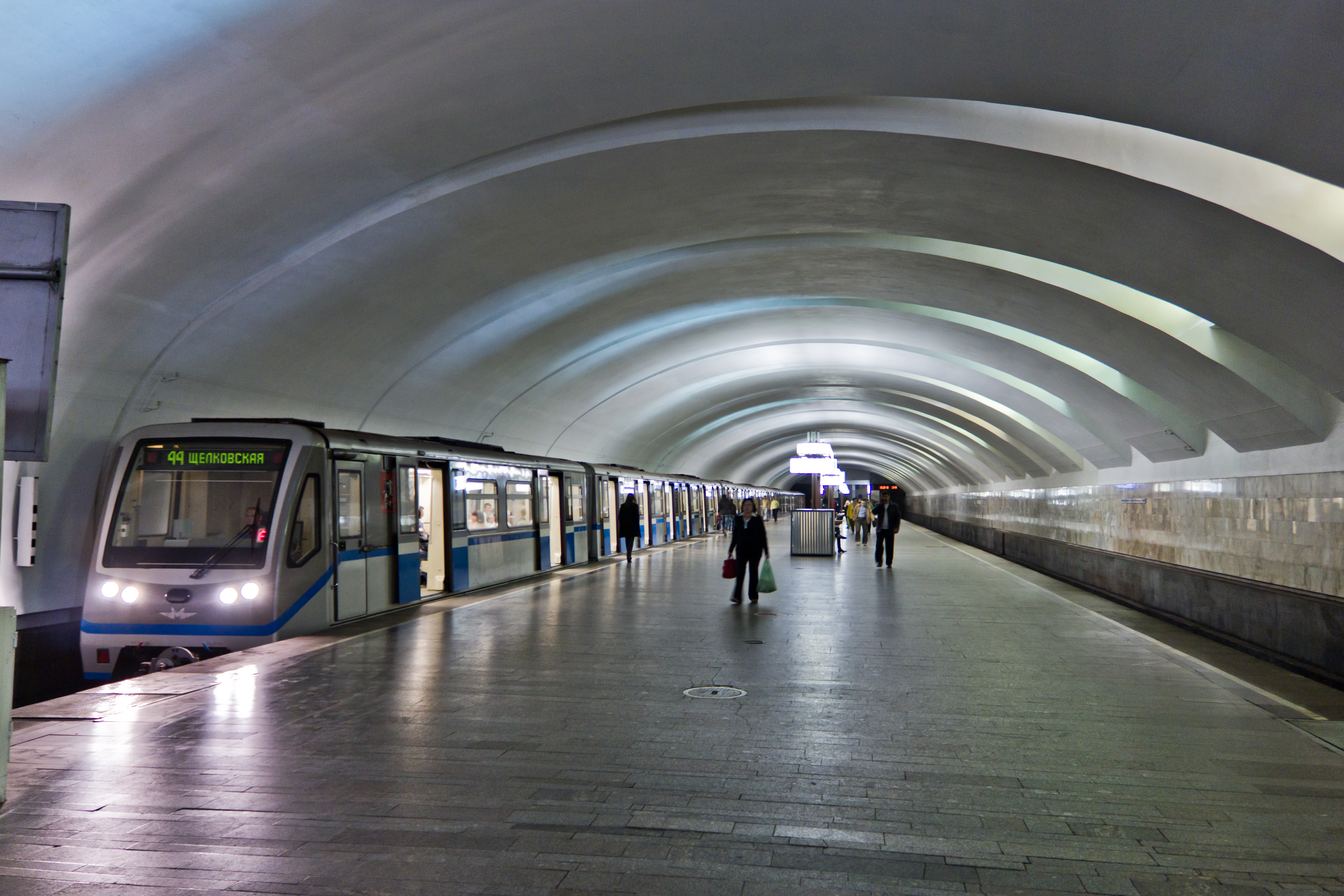 Метро недорого. Московское метро Крылатское. Станция Крылатское. Станция метро Крылатская. Метро Крылатское 1989.