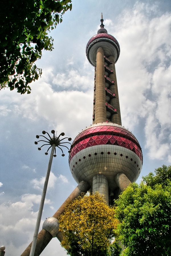 Single JPG photo of the Oriental Pearl building in Shanghai processed with easyHDR