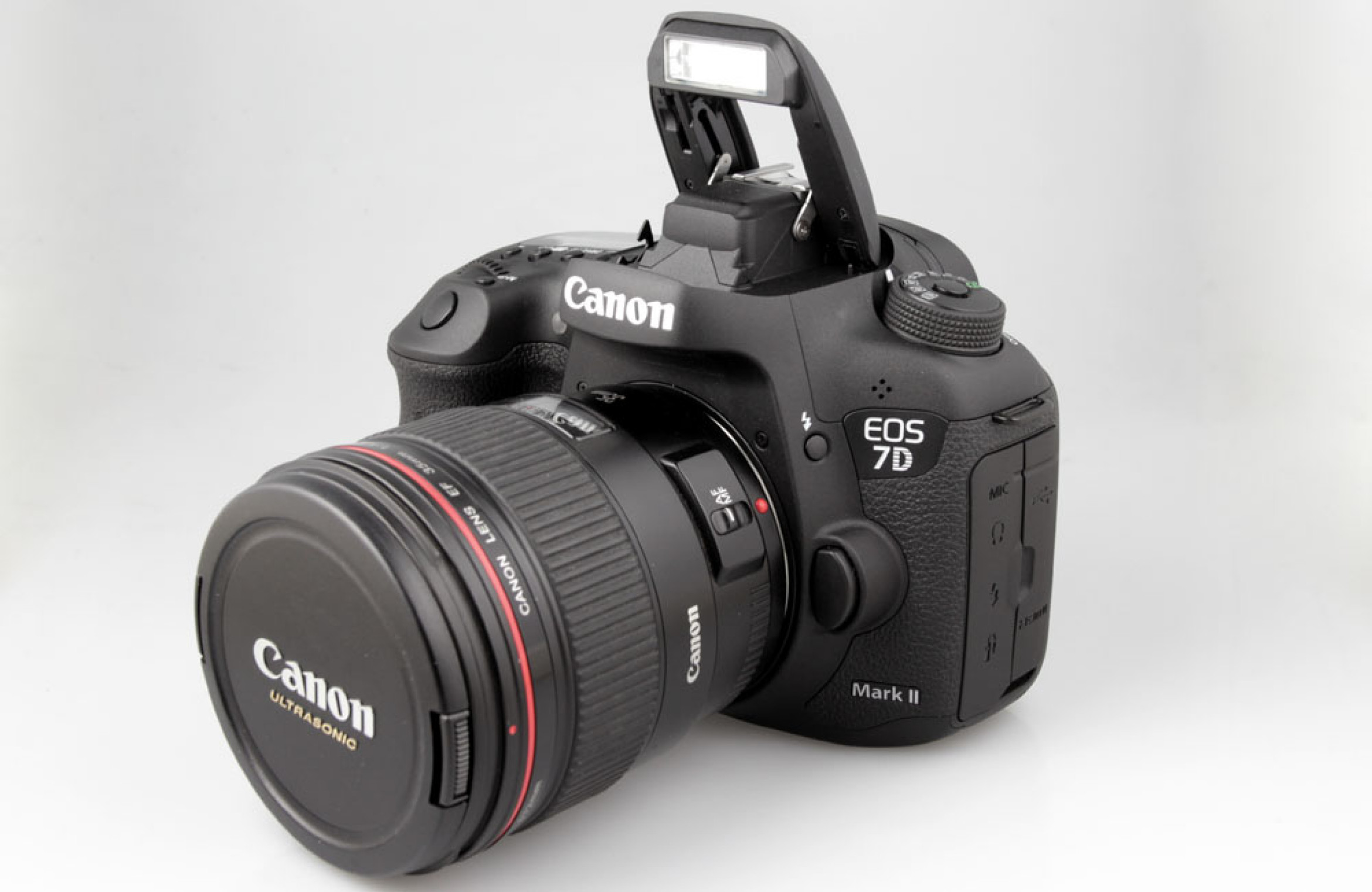 4 d 7 d 2. Фотоаппарат Canon 7d Mark II. Зеркальный фотоаппарат Canon EOS 7d. Кэнон EOS 7д. Canon EOS 7.