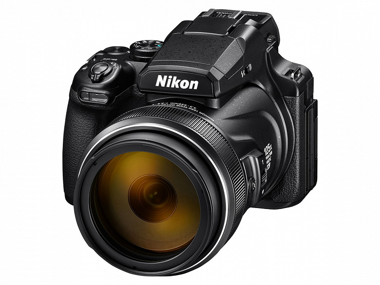 Объектив камеры Nikon Coolpix P1000 охватывает диапазон фокусных расстояний 24-3000 мм